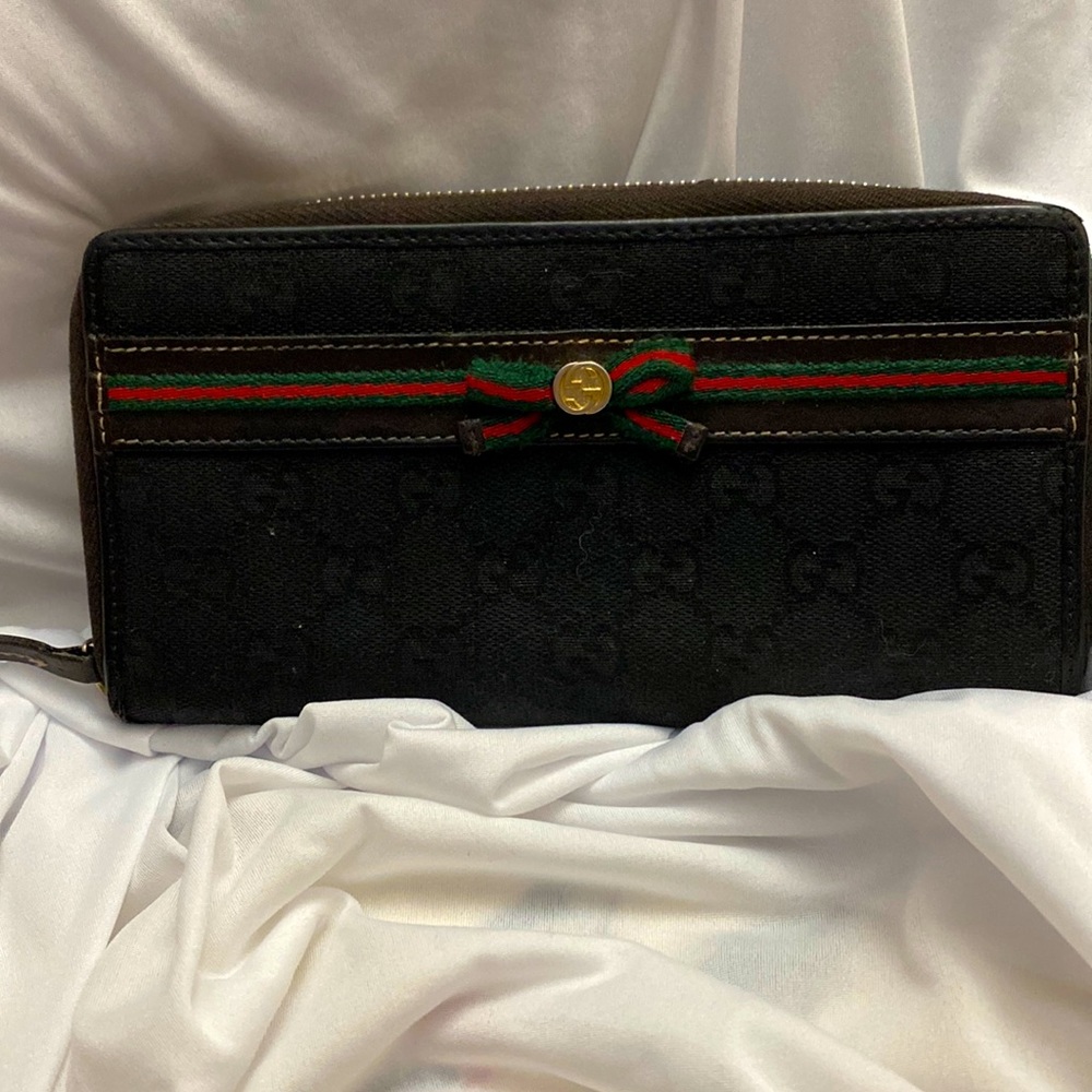 ❤️Pre-loved Authentic Gucci Monogram Princy Zip Around Wallet ❤️💚❤️